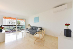Renovated 2-Br Apartment Walking to Beach
